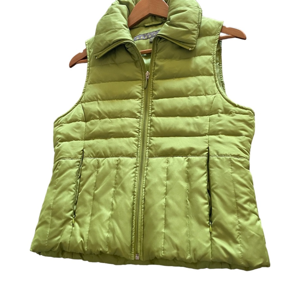 Kenneth Cole Women’s green vest size medium. Gently used only wore a few times.